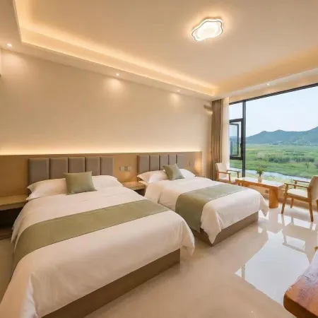 Caohai Jingyuan Homestay (Lugu Lake Walking Marriage Bridge)
