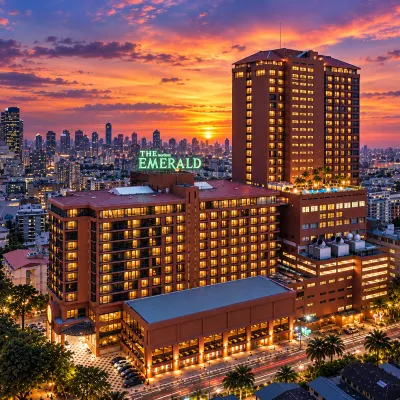 The Emerald Hotel Bangkok Ratchada Hôtels à proximité de : Métro (MRT) Huai Khwang