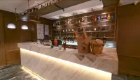 Harbin Junyi Hotel (Central Street Railway Station) - 5-Star