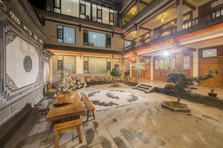 Salt Sand Comfort · Ethnic Style Designer Light Luxury Art Courtyard Parent Child Vacation Art Stay Отели рядом с достопримечательностью «Nanguzong Alley»