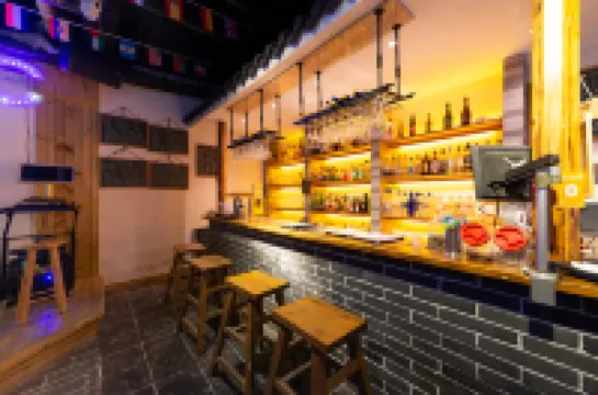 Floral Hotel · Manchengyaju Hotel (Qufu Sankong Scenic Area)