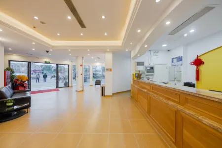 YaShe Hotel (Shanghai Wild Animal Park) Отели рядом с достопримечательностью «Shanghai Institute of Health Science Pudong New Area Branch»