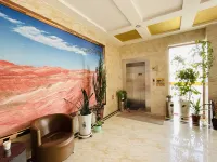 Colorful Danxia Tianyuan Hotel (Linze Railway Station)