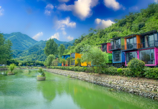 Waterside Container Inn Images
