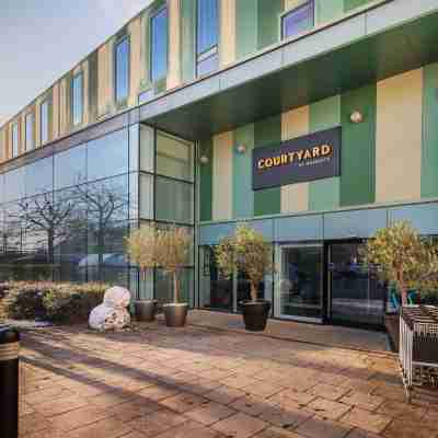 Courtyard London Gatwick Airport Hotel Exterior