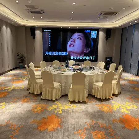 Sanjin International Hotel (Wuyi Station Development Avenue)