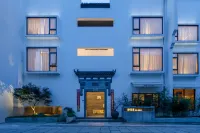 Hongcun Zuoxian Art Hotel Hotels near Nanhu Academy