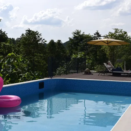 Anji Jiumu Songfeng Tent Homestay
