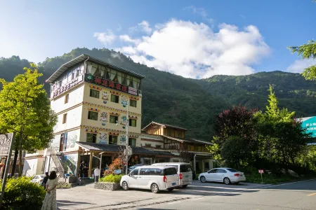 Xianglongze Farm Отели рядом с достопримечательностью «Wolong China Giant Panda Garden Shenshuping Base of CCRCGP»