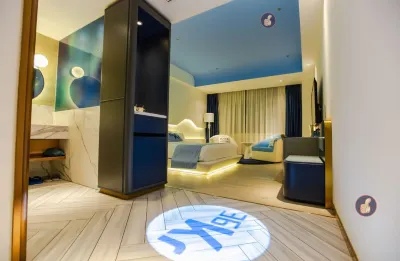 LANOU Hotel (Korla Jindu Square) Отели в г. Корла