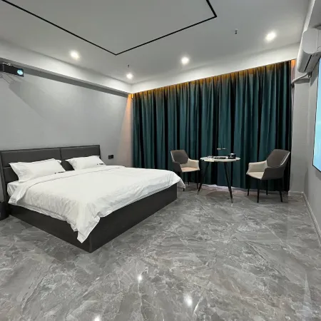 Grizzly Bear E-sports Intelligent Audio and Video Apartment (Pedestrian Street)