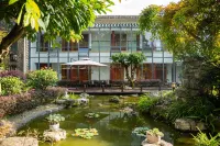 Huangguoshu Qishouju Hotels in Zhenning Buyei and Miao Autonomous County