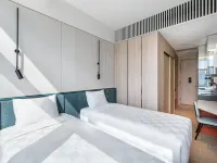 TOWNPLACE WEST KOWLOON Hotels near Dragon Centre