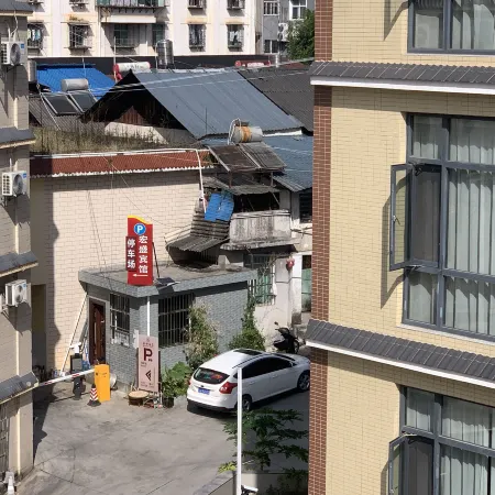 Lancang Hongsheng Hotel