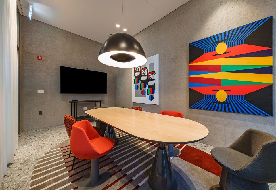 2. 테이크호텔..