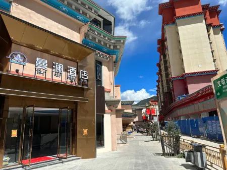 Manlan Hotel Отели в г. Бяньба