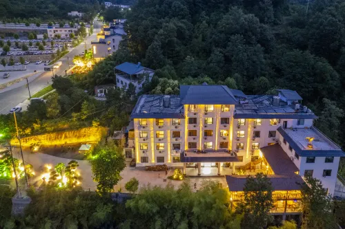 Laojunshan Fengqi Hotel (Yunjing Cableway)