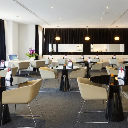 Meliá Milano Отели рядом с достопримечательностью «Тре Торри ди Греко»