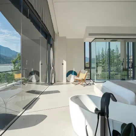 Jiangyushu Panoramic Homestay (Guilin Liangjiang Sihu East and West Alley)