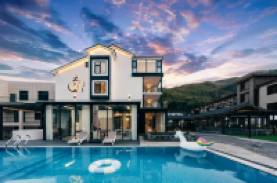 Yunshangbanxia Linxi Wangye Hot Spring Family Holiday Beauty Hotel berhampiran Dazhuhai Tourist Area of China