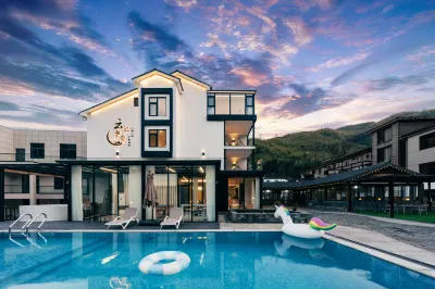 Yunshangbanxia Linxi Wangye Hot Spring Family Holiday Beauty Hotel berhampiran Dazhuhai Tourist Area of China