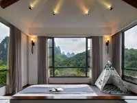 Yangshuo Li river resort Hotels near Yellow Cloth Reflection