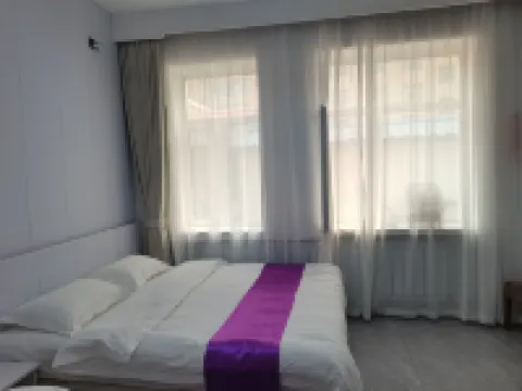 Jingjiang Homestay (Jiangbian Square)