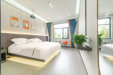 mengzikanghuayingshijiudian Отели рядом с достопримечательностью «Former Site of Mengzi Customs»