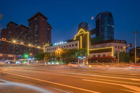 Dequan Luxury Hotel (National Convention Center Olympic Park Subway Station Store) Отели рядом с достопримечательностью «Beijing Information Science & Technology University Qinghe Xiaoying Campus (Southern District)»