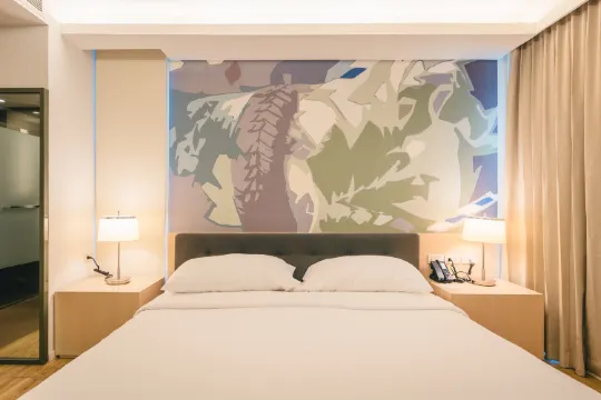 ห้องดีลักซ์ พร้อมระเบียง