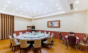 Longyun International Hotel (Chizhou High Speed Railway Station)