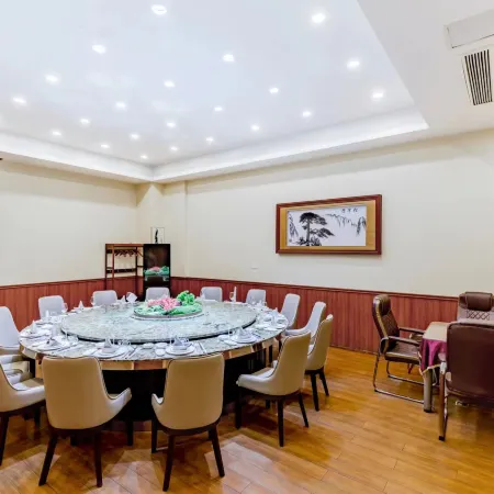 Xidukangquan International Hotel (Chizhou High Speed Railway Station)