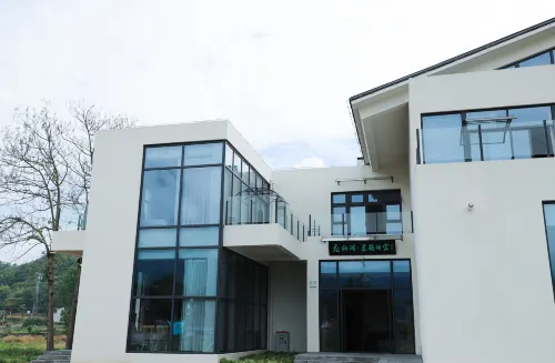 Huaqiyue · Home of the Crested Ibis Hotels in Hanyin