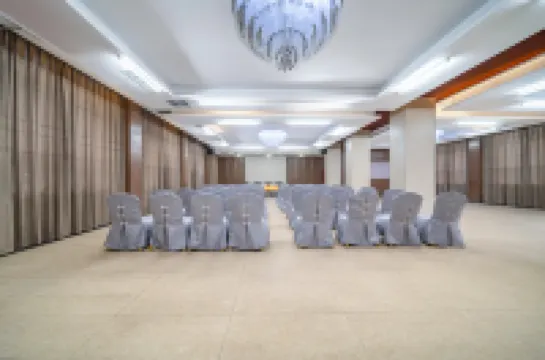 Luohe Wumei Lian Business Hotel