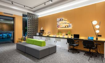 Smallinn Poetry Jasmine Hotel (Shenzhen North Railway Station Hongshan Metro Station)