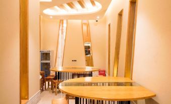 Elong Anyun Hotel (Shanghai Lujiazui Minsheng Road Subway Station)