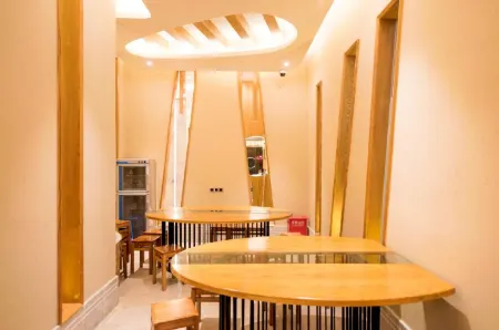 Elong Anyun Hotel (Shanghai Lujiazui Minsheng Road Subway Station) Отели рядом с достопримечательностью «Shanghai Maritime University East Campus»