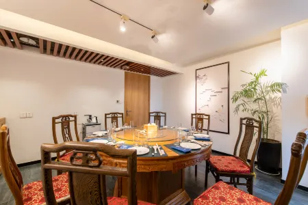 Yiyuan Hotel (Hebi Municipal Government Branch) Отели в г. Хэби