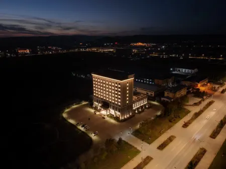 Jijia Business Hotel (Hailin High-Speed Railway North Station) Отели рядом с достопримечательностью «Xueyuan Park»