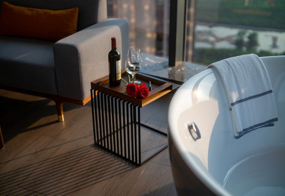 어코브 바이 하얏트 선전 베이의 세련된 객실 내부