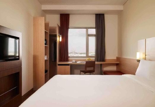 Ibis Saigon South Hotel Over view