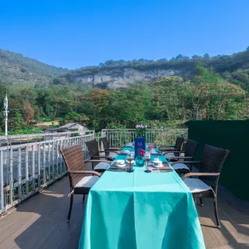 Yishu Yihua Inn (zhangjiajie national forest park Landmark Store)