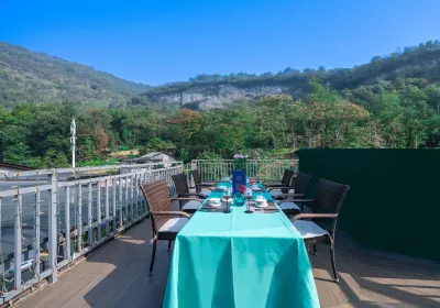 Yishu Yihua Inn (zhangjiajie national forest park sentimental store) Отели рядом с достопримечательностью «Вода обходит четыре ворота»