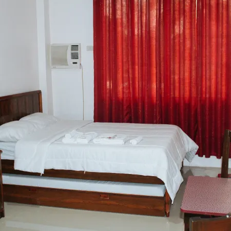 RedDoorz @ LS Suites Poblacion Culasi Antique