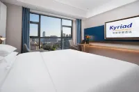 Kyriad Hotel - con vistas a la montaña