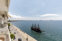 Infinity & Beyond by halu! - 海濱公寓