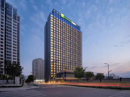 Holiday Inn Express Chongqing Central Park by IHG Отели рядом с достопримечательностью «Чунцинская долина радости»