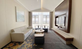 Yunfu Xinxing Xiangshun Junzhou Hotel