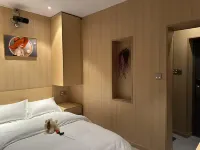 Yangyi Projection Courtyard Homestay (Jiujiang Railway Station Seventh Middle School)