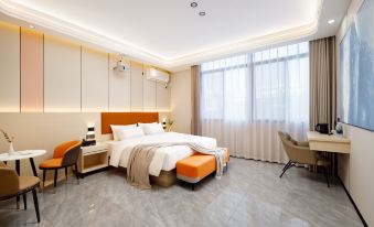 Cloud Holiday Hotel (Zhangzhou Changtai Hello Plaza Store)